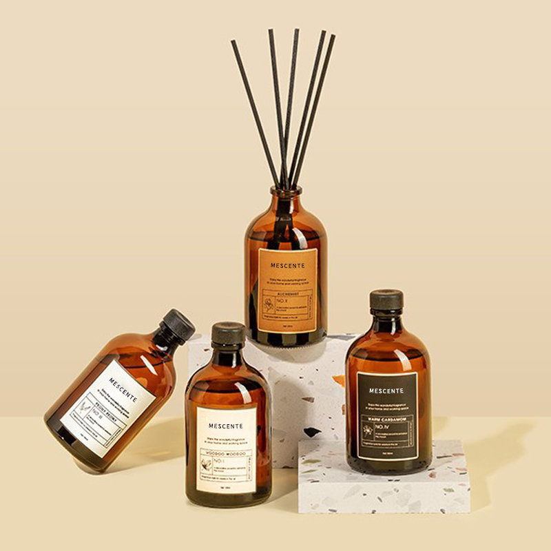 Màu đen lớn và vàng 100ml Thủy tinh sang trọng Que đầy màu sắc Fiber Reed Diffuser Làm mát không khí Dung môi
