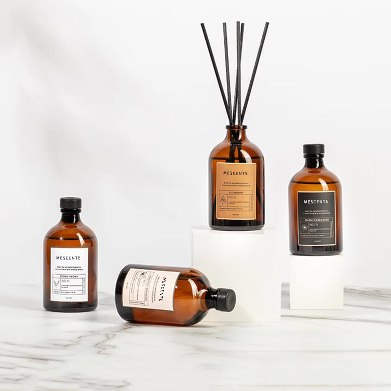 Màu đen lớn và vàng 100ml Thủy tinh sang trọng Que đầy màu sắc Fiber Reed Diffuser Làm mát không khí Dung môi