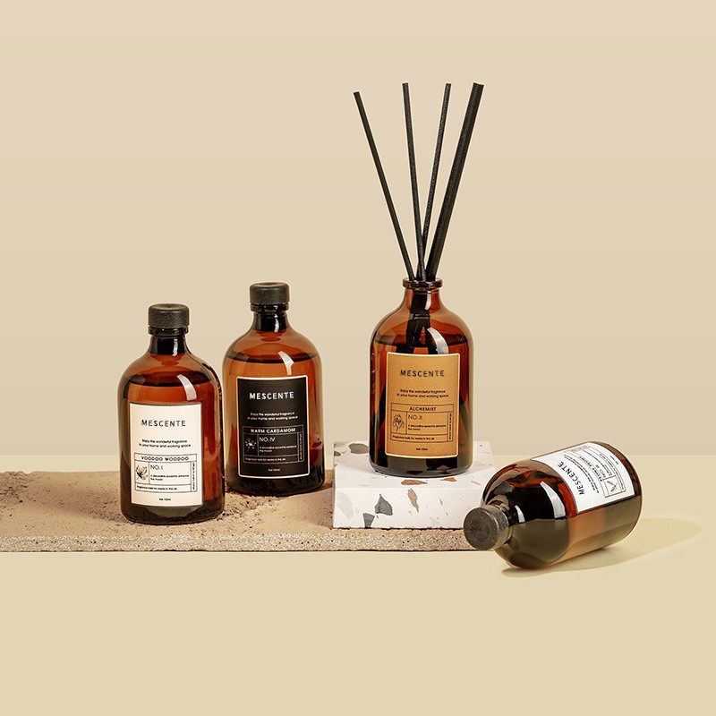 Màu đen lớn và vàng 100ml Thủy tinh sang trọng Que đầy màu sắc Fiber Reed Diffuser Làm mát không khí Dung môi