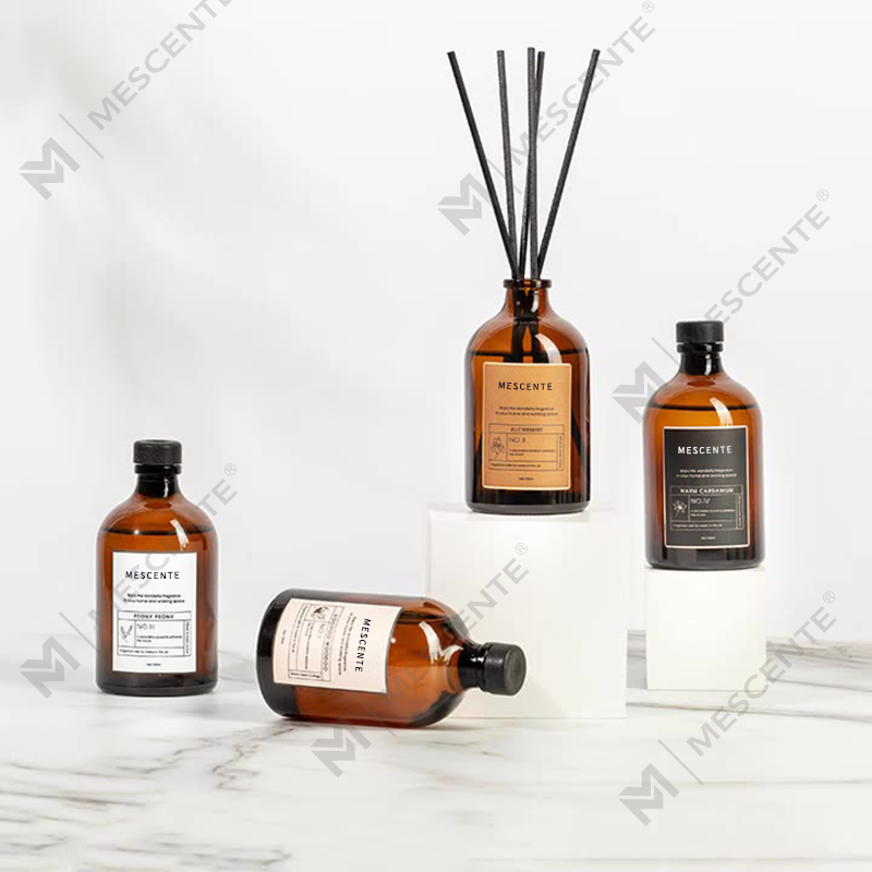Màu đen lớn và vàng 100ml Thủy tinh sang trọng óng ánh Que đầy màu sắc Fiber Reed Diffuser Làm mát không khí Dung môi