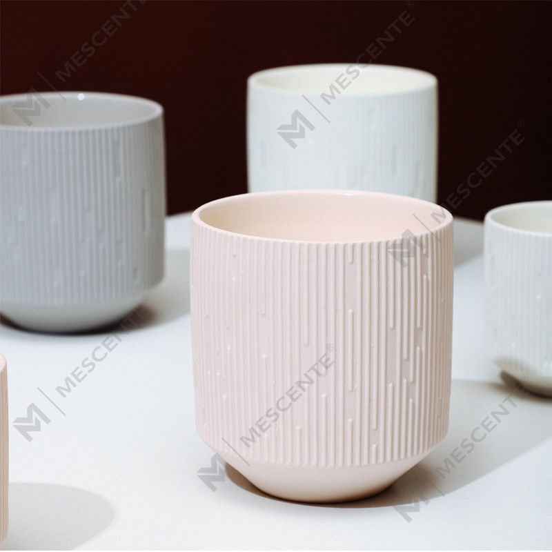 M&Scent Bán buôn Gốm sứ sang trọng Trống vuông Màu đen mờ Lọ nến màu hổ phách độc đáo có nắp gỗ