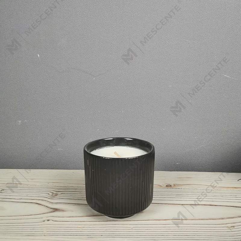 M&Scent Bán buôn Gốm sứ sang trọng Trống vuông Màu đen mờ Lọ nến màu hổ phách độc đáo có nắp gỗ