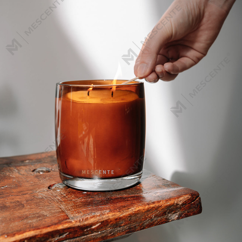 Nhãn hiệu riêng sang trọng Nến thơm vani đầy sao với bóng gỗ